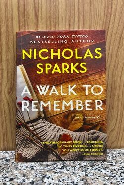 NICHOLAS SPARKS : A Walk To Remember