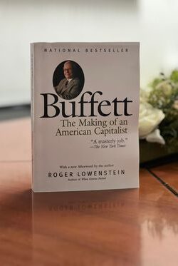 Buffett the making of an American Capitalist by Roger Lowenstein
