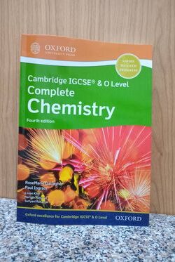 Cambridge IGCSE & O level complete chemistry (Fourth Edition) (Black and White)