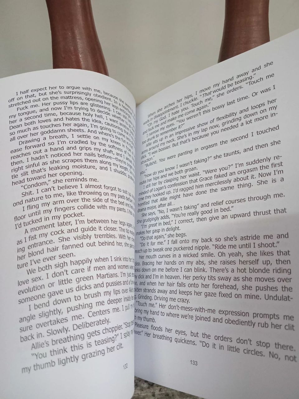 The Score (Off-Campus, Book 3) by Elle Kennedy - Image 2
